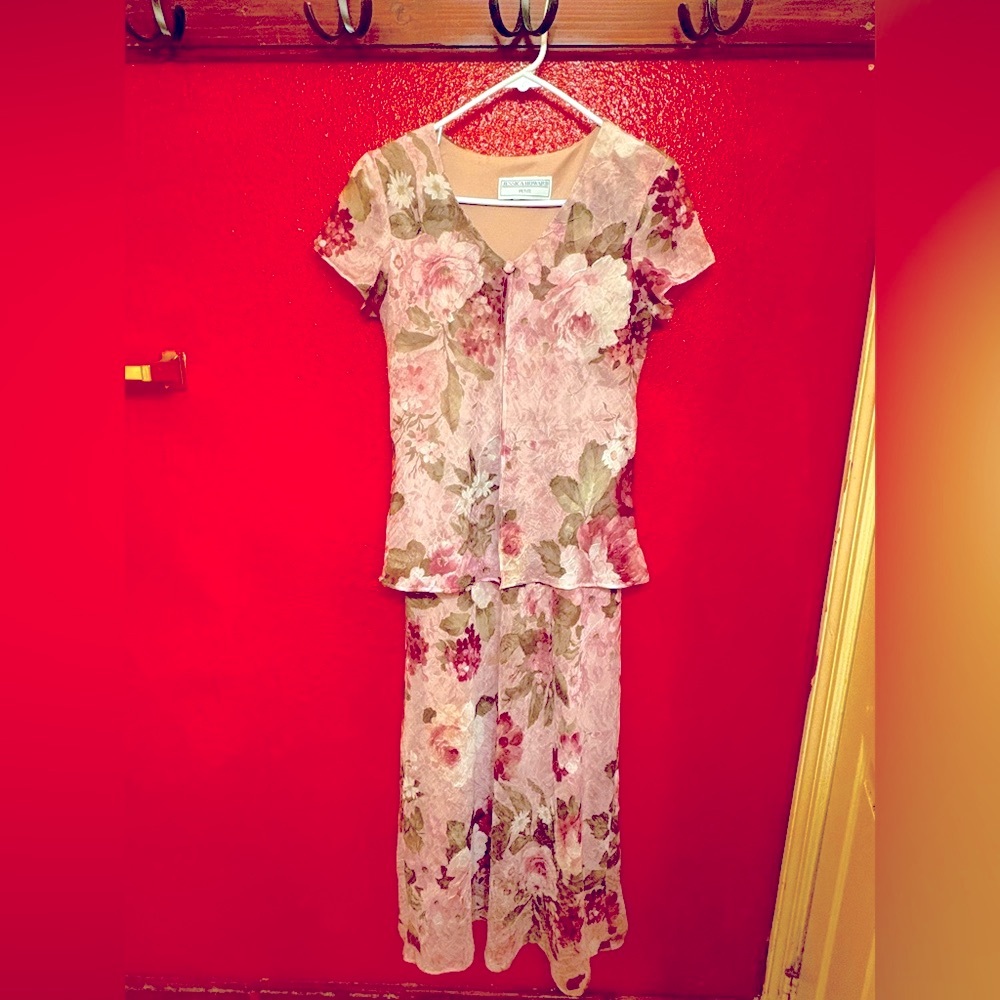 Brand: Jessica Howard
Size: Petite